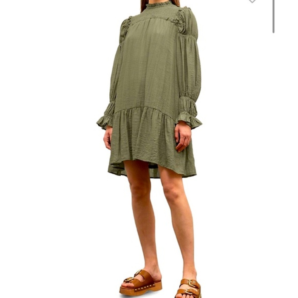 Moon River Smocked Puff Long Sleeve Shift Dress with Pockets Green S